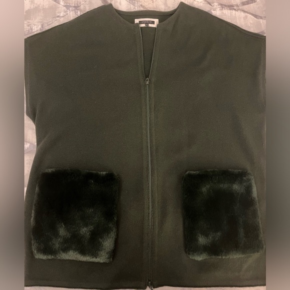 Lafayette 148 size XL cotton/cashmere blend sweater vest with faux fur pockets. - Picture 7 of 7
